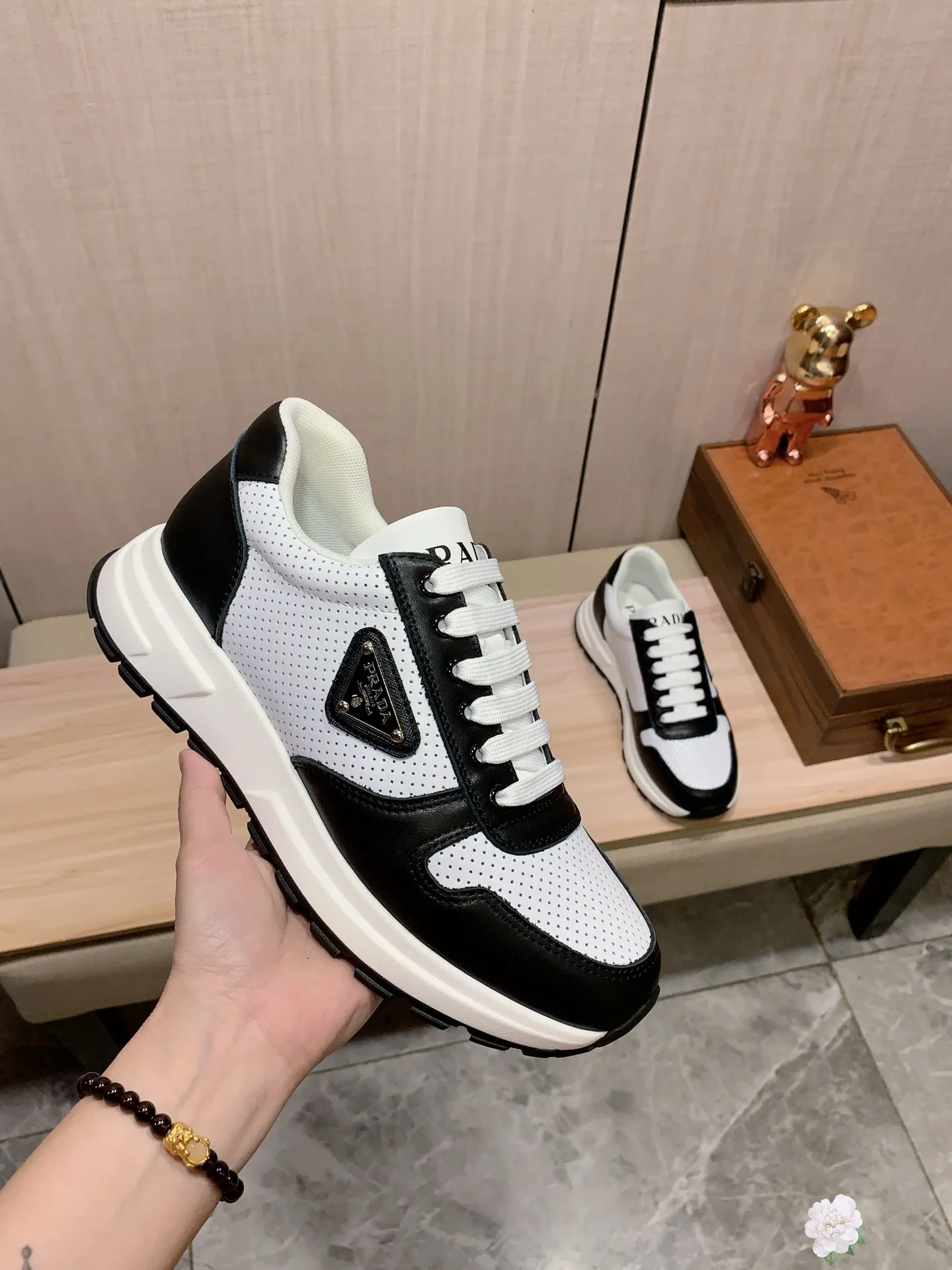 Men's Men's Shoes💰420💰💰🎩🎩[Lightning][Lightning] "PRADA*" The latest and most popular casual shoes, top brand [seduce] luxury~purchase, top~quality. [Strong] The upper is made of imported breathable cowhide with material ➕ breathable sheepskin feet (•) and fine workmanship. The original stylish and stylish soft rubber wear-resistant and non-slip outsole is light and comfortable on the feet. The real thing looks better when photographed. 085: code: 38-44, 3️⃣ colors selected